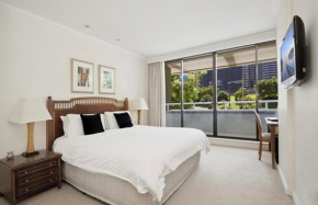 Amazing city apartment with 25m pool, sauna, spa & gym Sydney